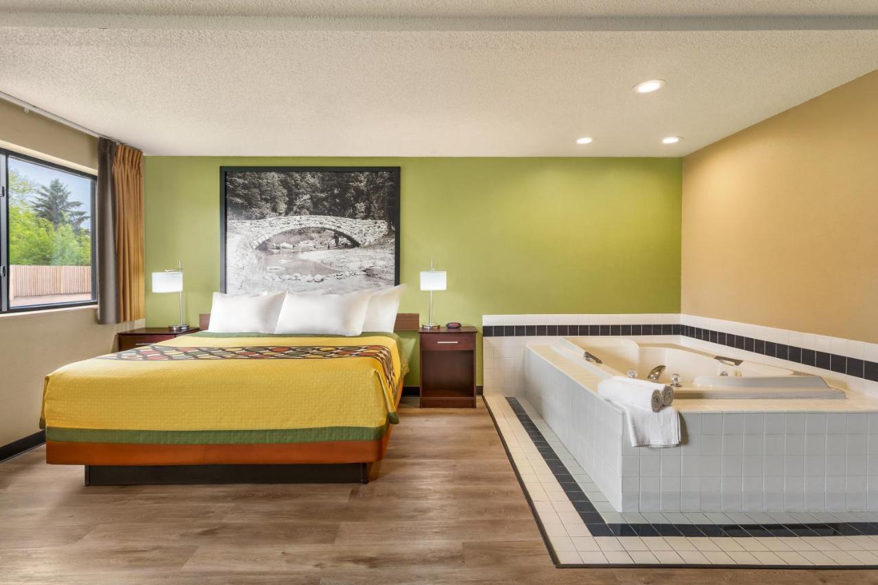 King Suite - Non-Smoking at Super 8 by Wyndham Ankeny/Des Moines Area