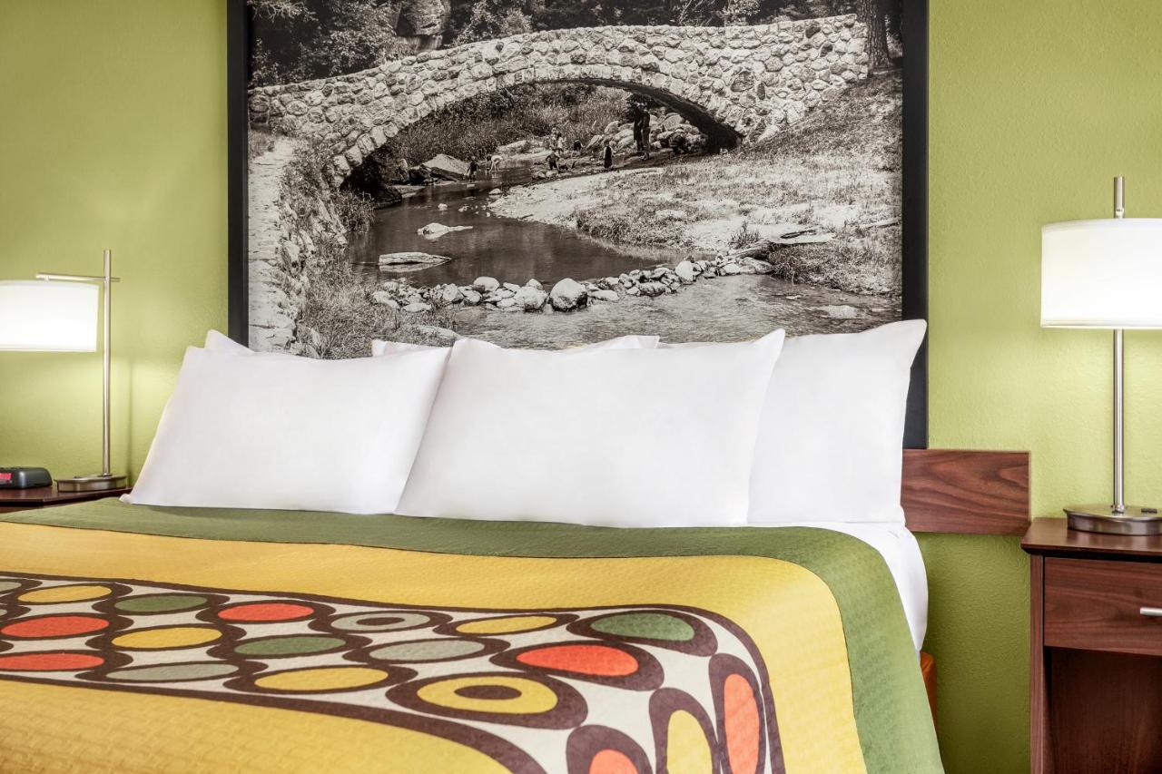 King Room - Non-Smoking at Super 8 by Wyndham Ankeny/Des Moines Area