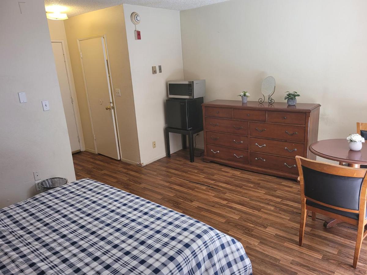 | (A05) Beverly Hills Hotel Style Unit