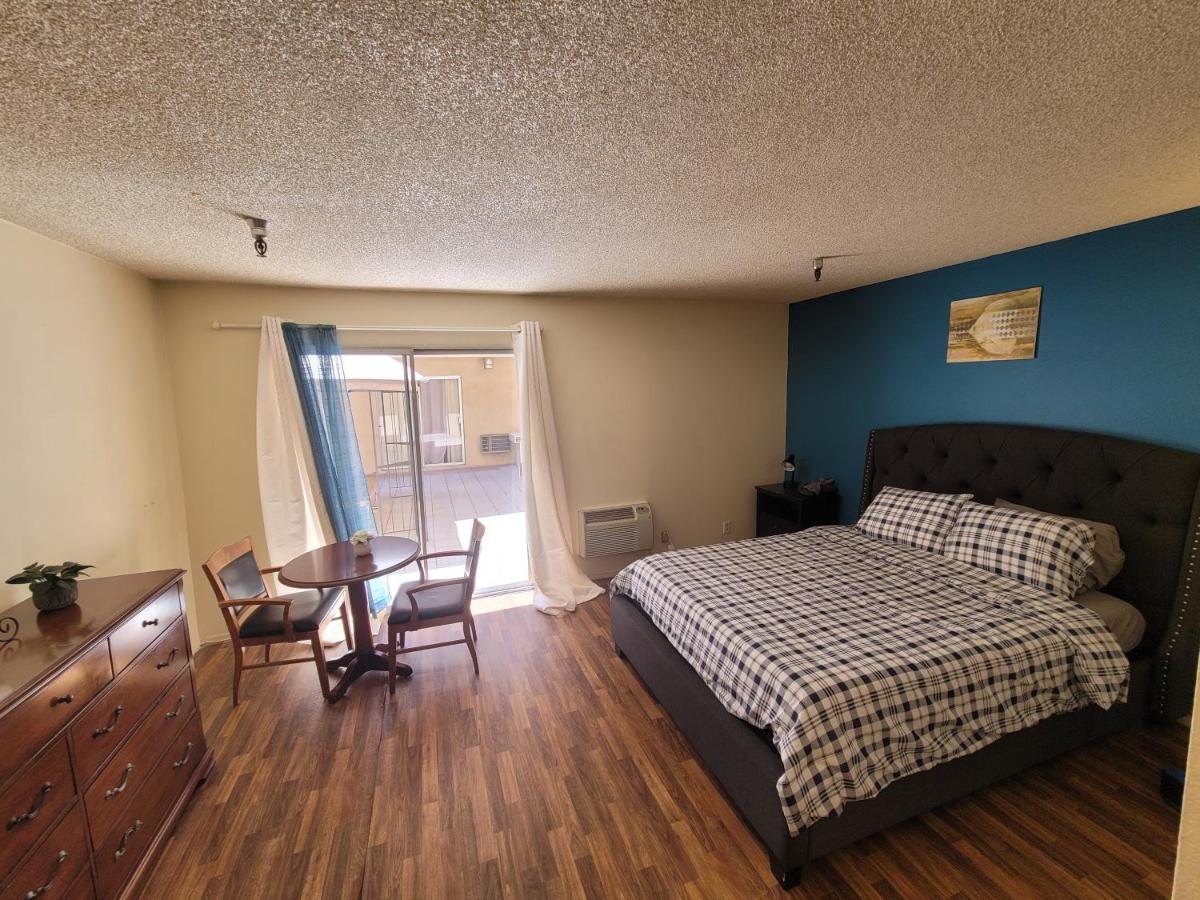 | (A05) Beverly Hills Hotel Style Unit
