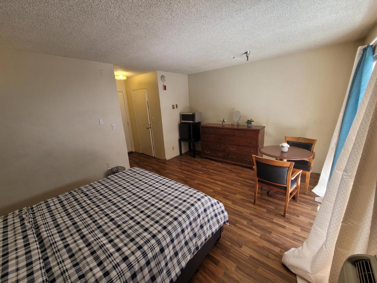 | (A05) Beverly Hills Hotel Style Unit