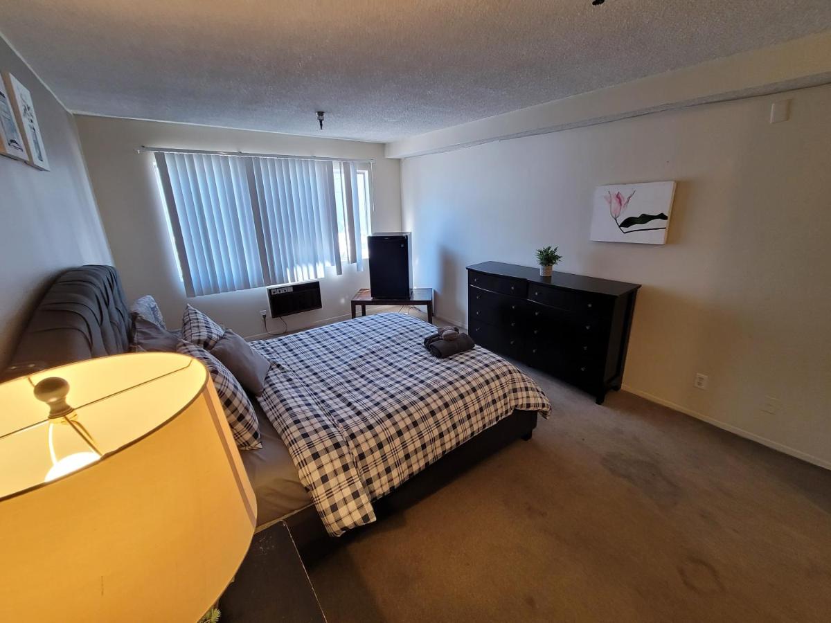 | (C12) Steps away from Beverly Hills Unit