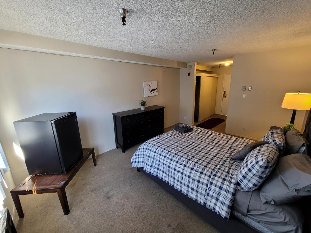 | (C12) Steps away from Beverly Hills Unit