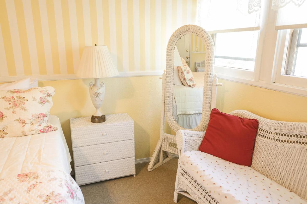 | Gold Mountain Manor