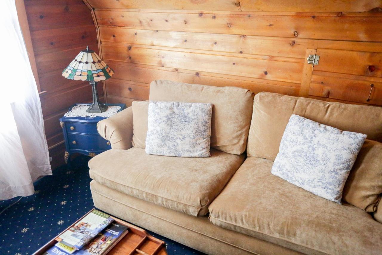 | Gold Mountain Manor