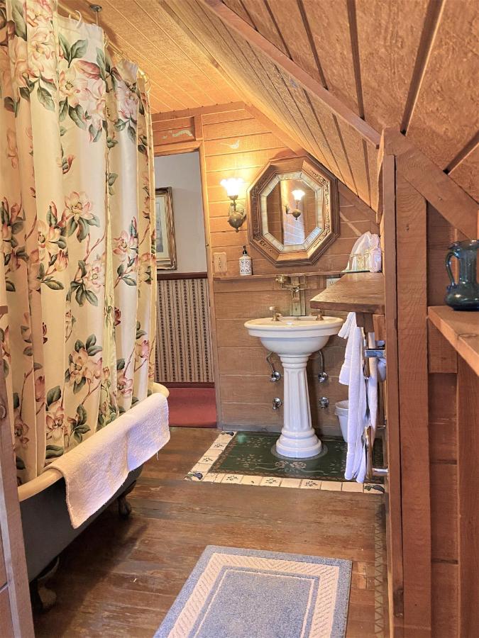 | Gold Mountain Manor