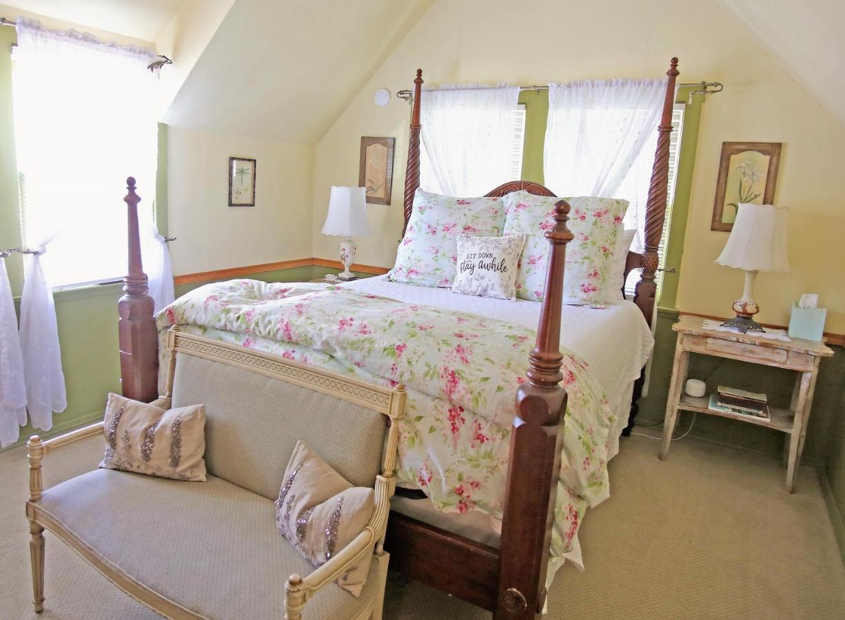 | Gold Mountain Manor