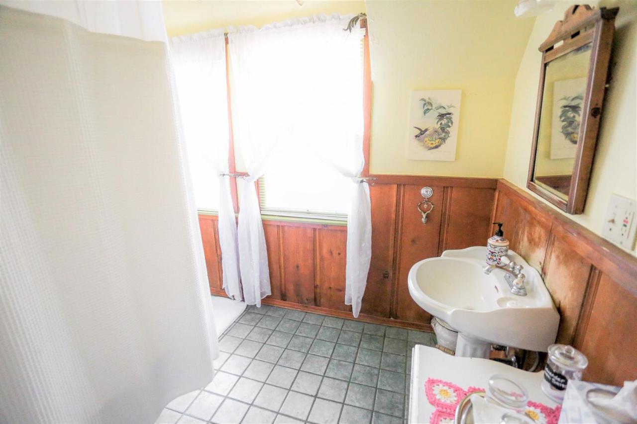 | Gold Mountain Manor