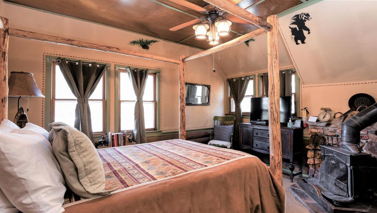 | Gold Mountain Manor