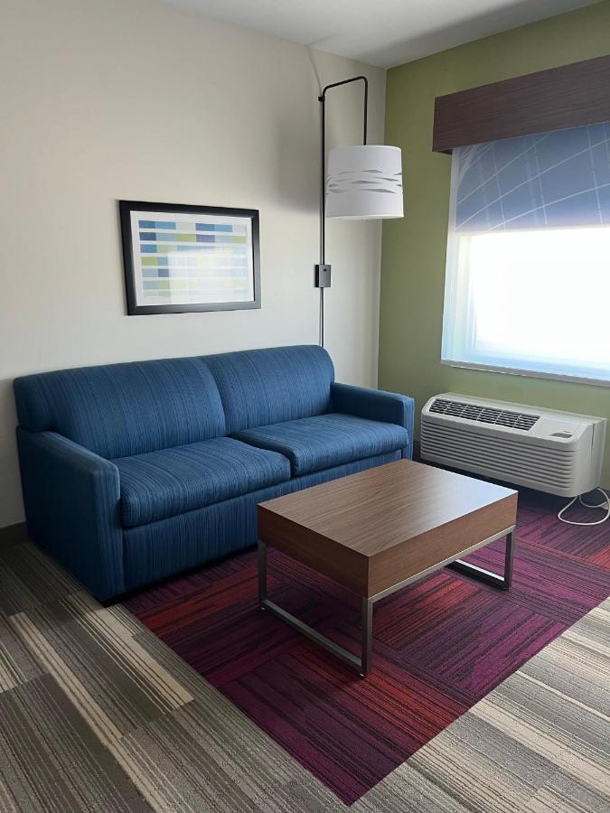 | Holiday Inn Express & Suites - Ukiah, an IHG Hotel