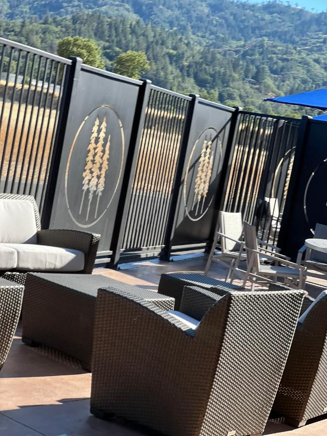 | Holiday Inn Express & Suites - Ukiah, an IHG Hotel