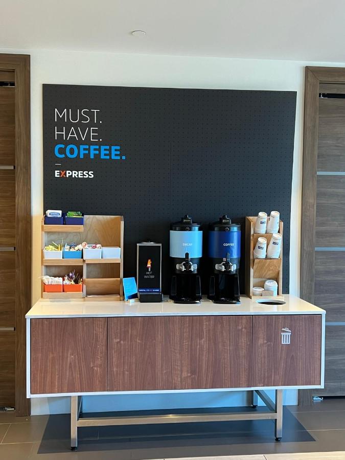 | Holiday Inn Express & Suites - Ukiah, an IHG Hotel