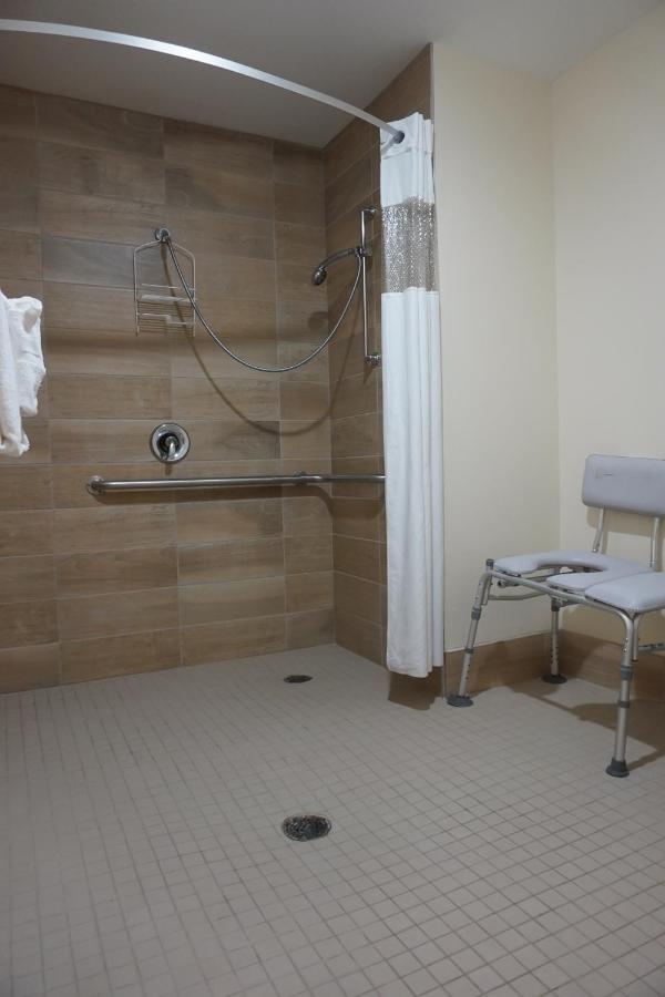 Queen Room - Disability Access/Non-Smoking at Baymont by Wyndham Bridgeport/Frankenmuth