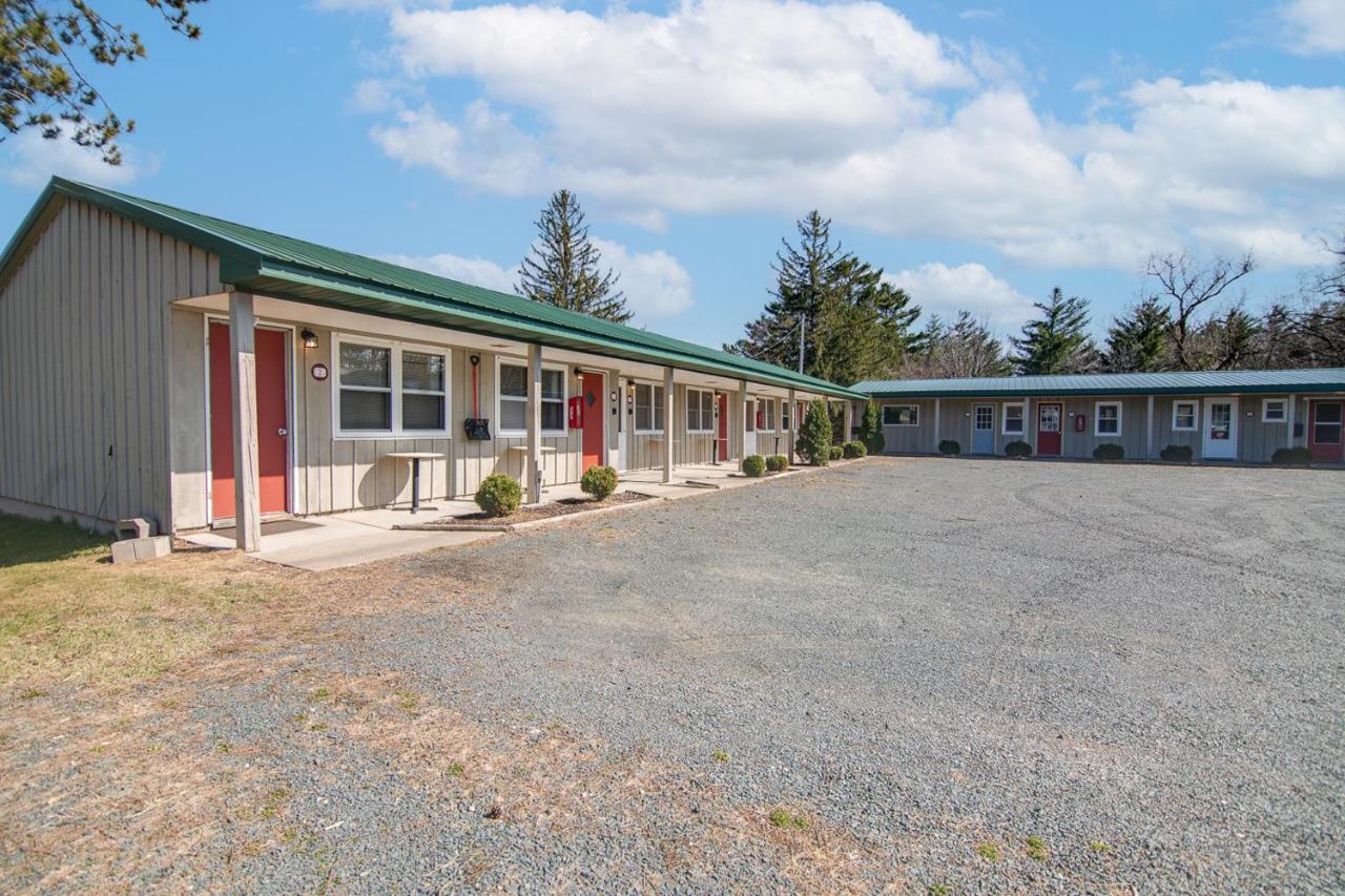 | Outdoors Inn at Balsam Lake