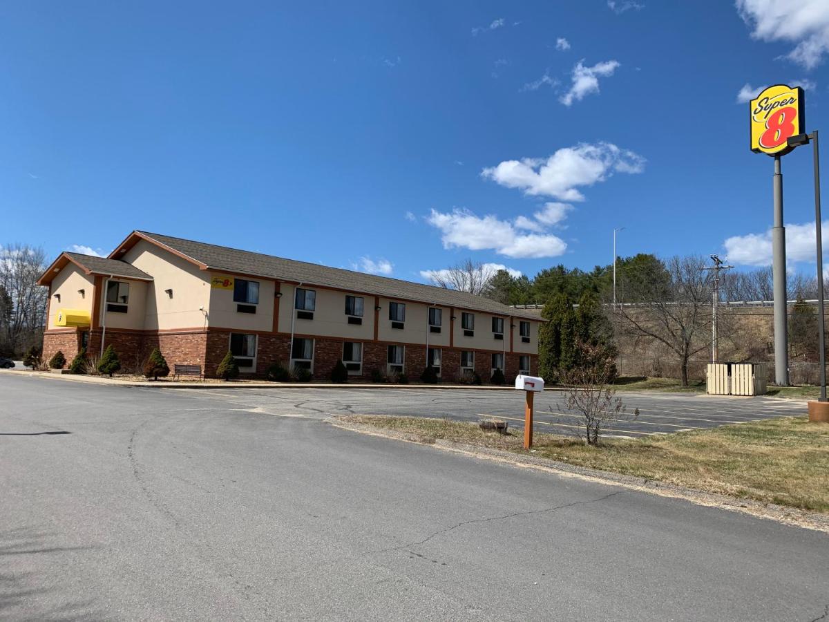 | Super 8 by Wyndham Tilton/Lake Winnipesaukee