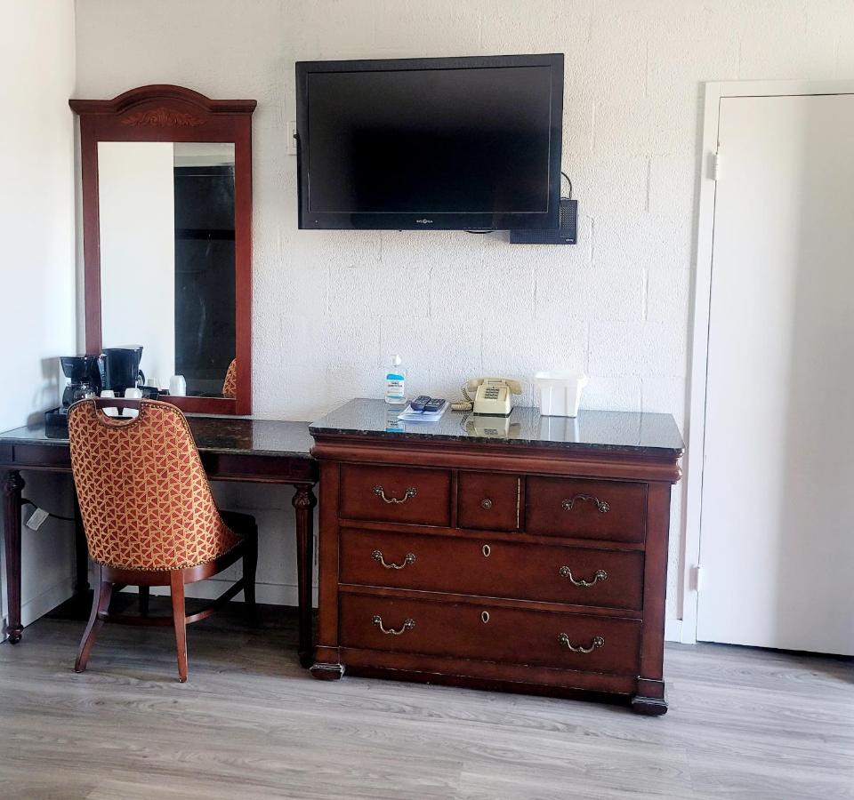 | Economy inn