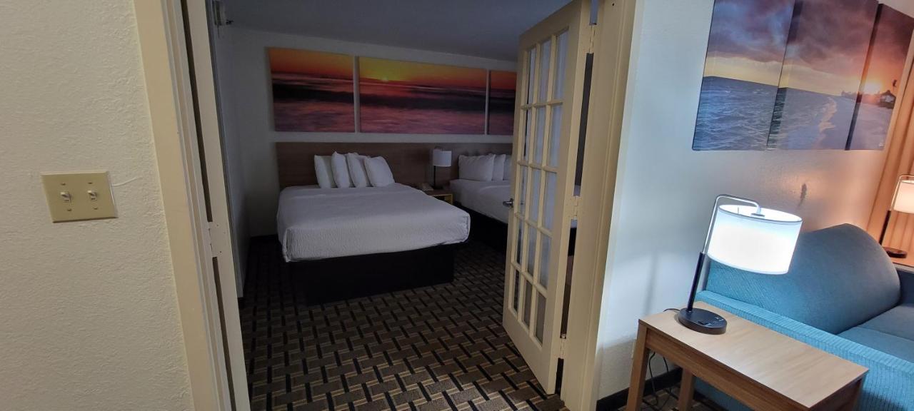  | Hotel Carolina A Days Inn by Wyndham