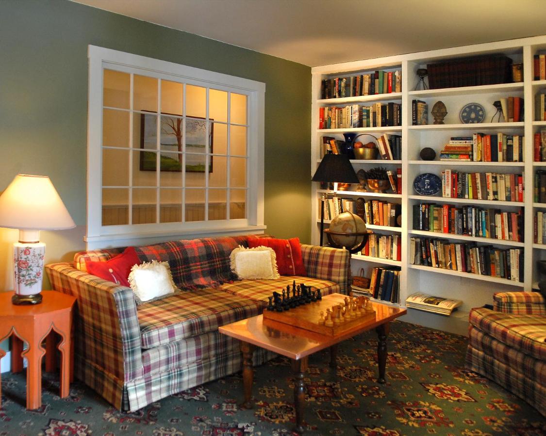 | Deerhill Inn