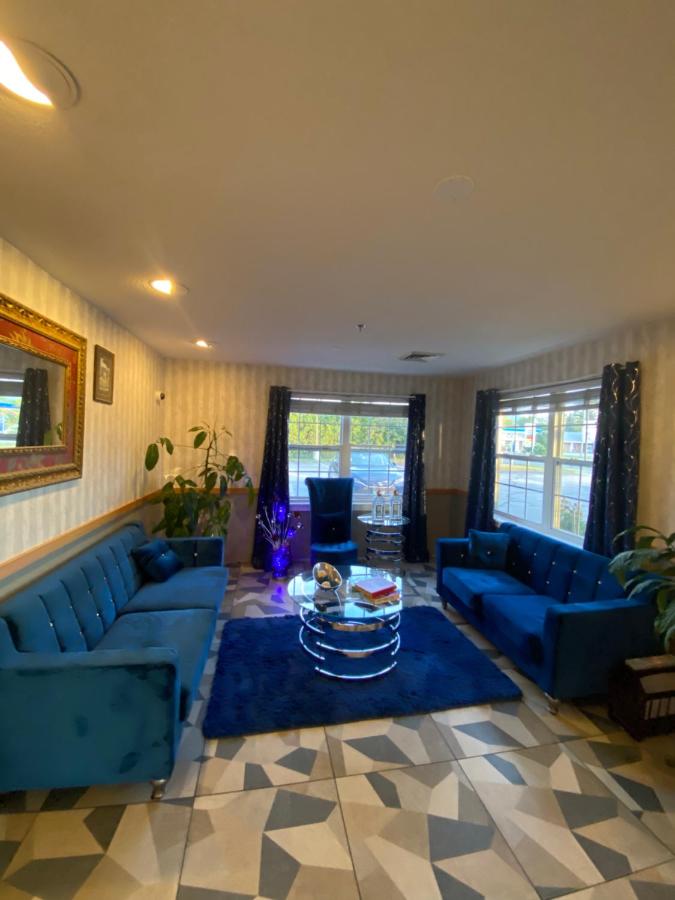 | Coos Motor Inn