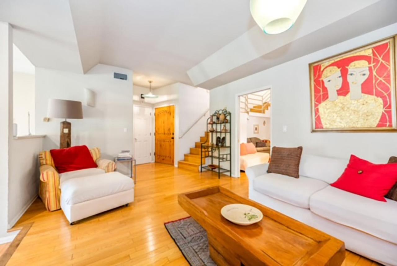  | Villa 3 bedrooms on Venice Beach Canal.