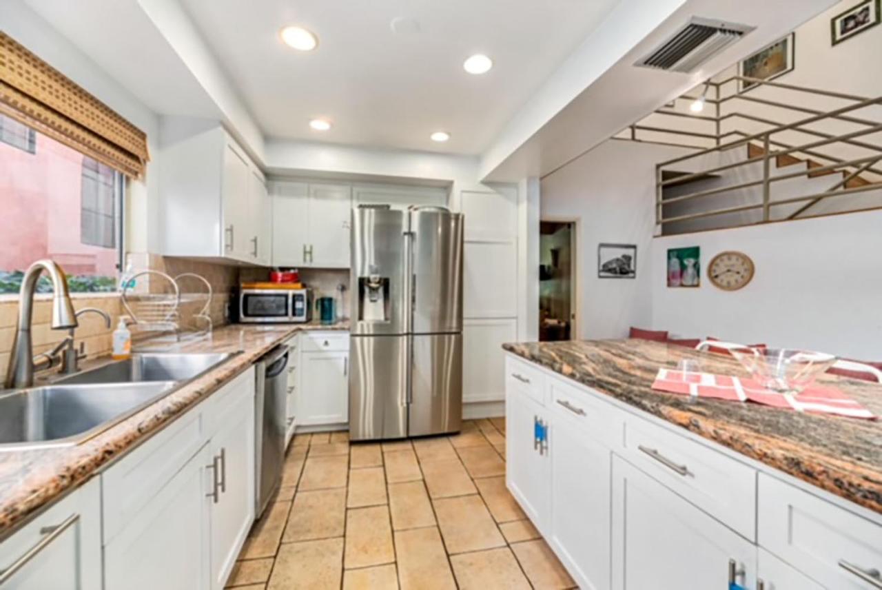  | Villa 3 bedrooms on Venice Beach Canal.