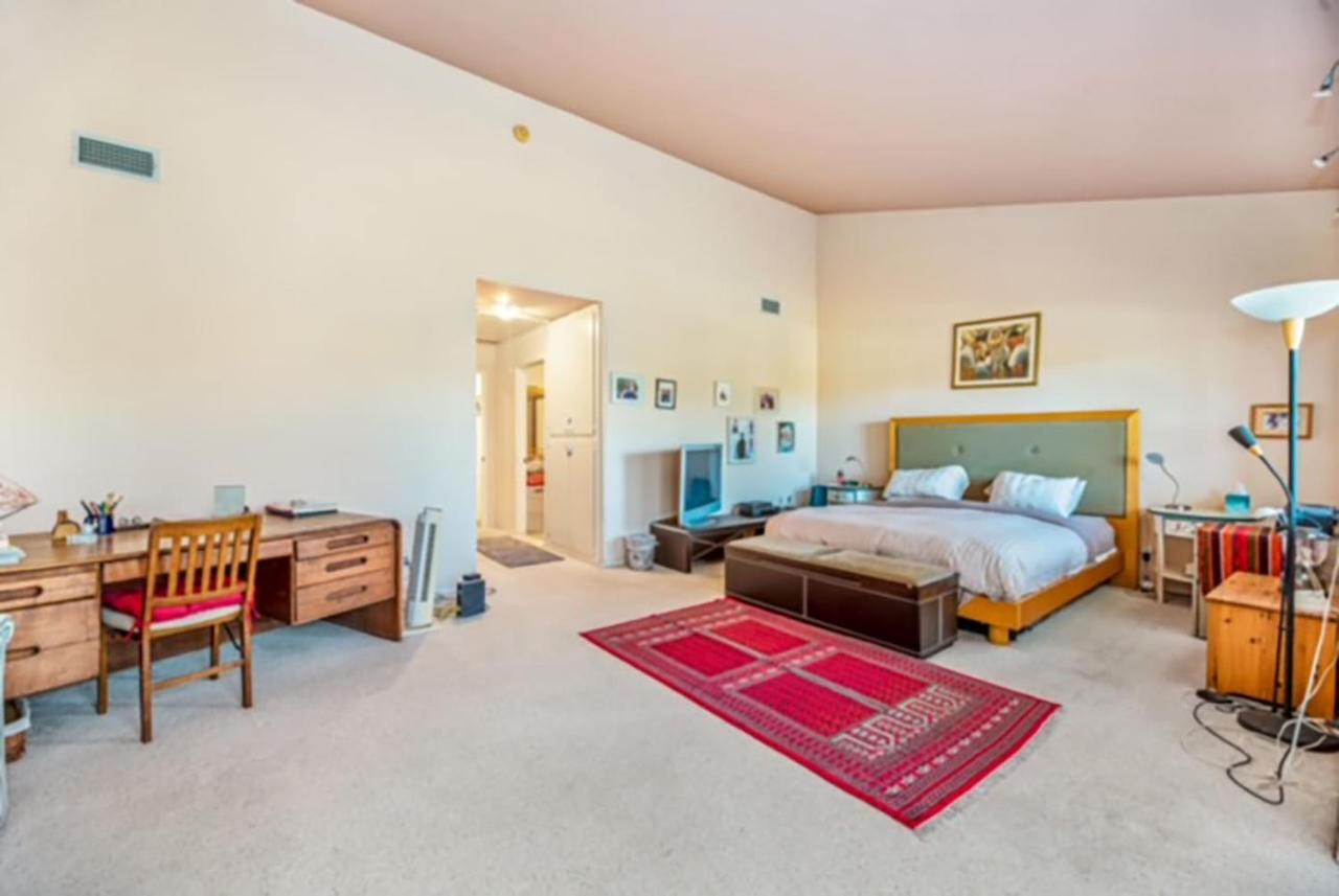  | Villa 3 bedrooms on Venice Beach Canal.