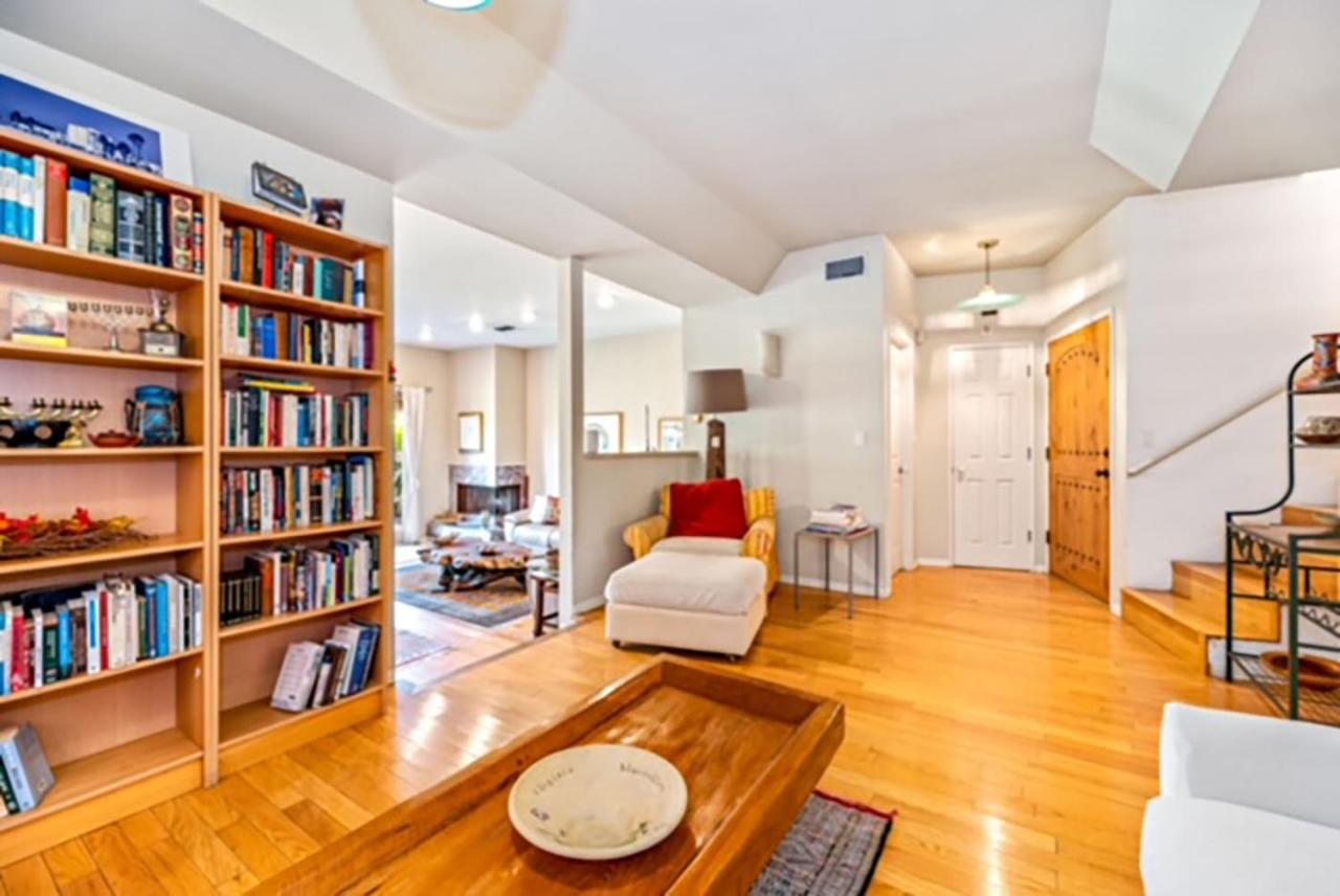  | Villa 3 bedrooms on Venice Beach Canal.