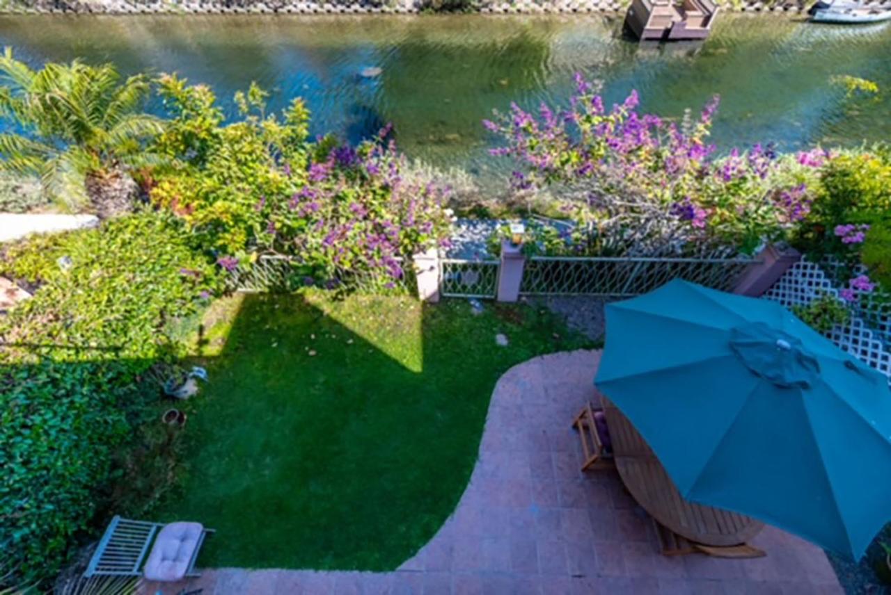  | Villa 3 bedrooms on Venice Beach Canal.