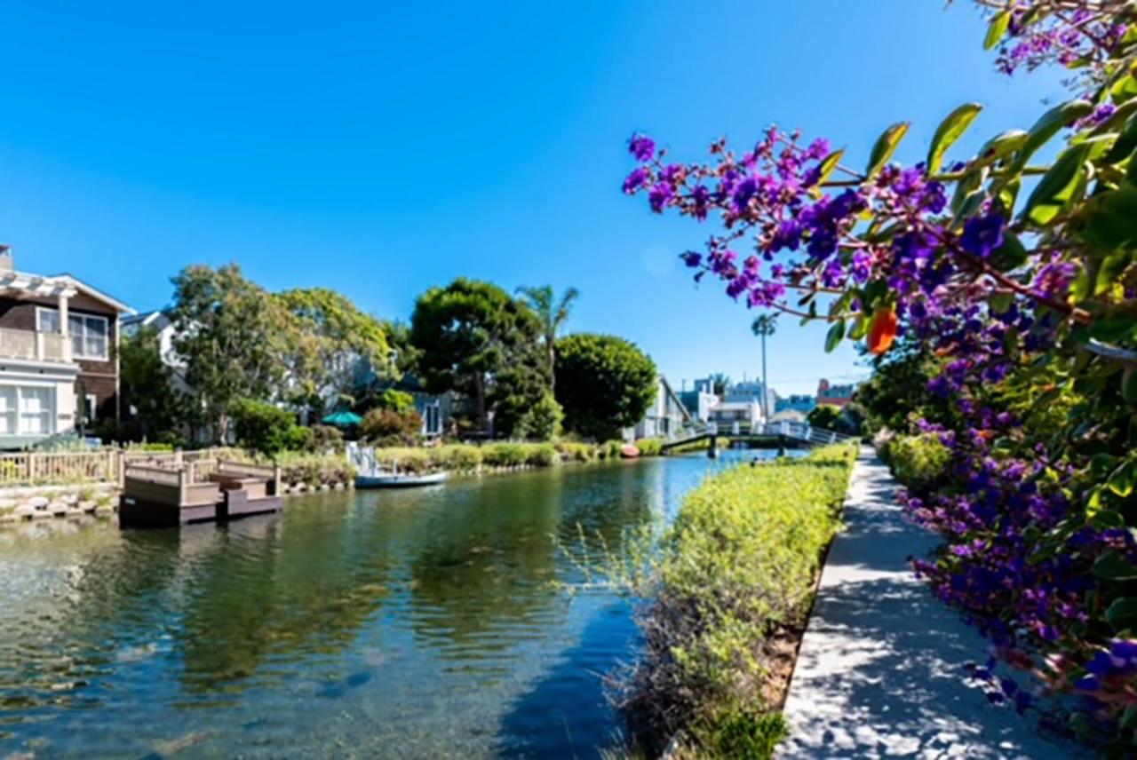  | Villa 3 bedrooms on Venice Beach Canal.