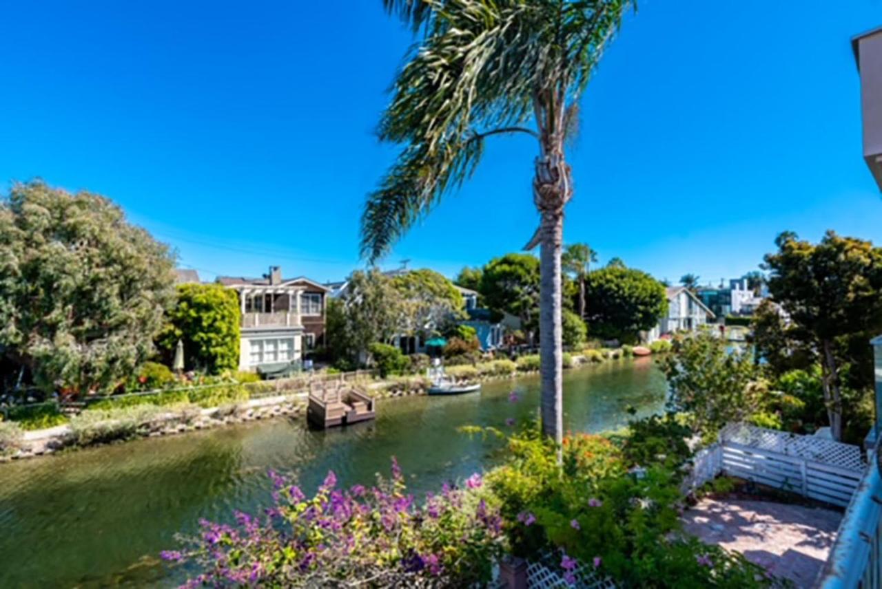  | Villa 3 bedrooms on Venice Beach Canal.