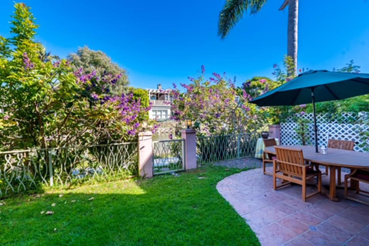  | Villa 3 bedrooms on Venice Beach Canal.
