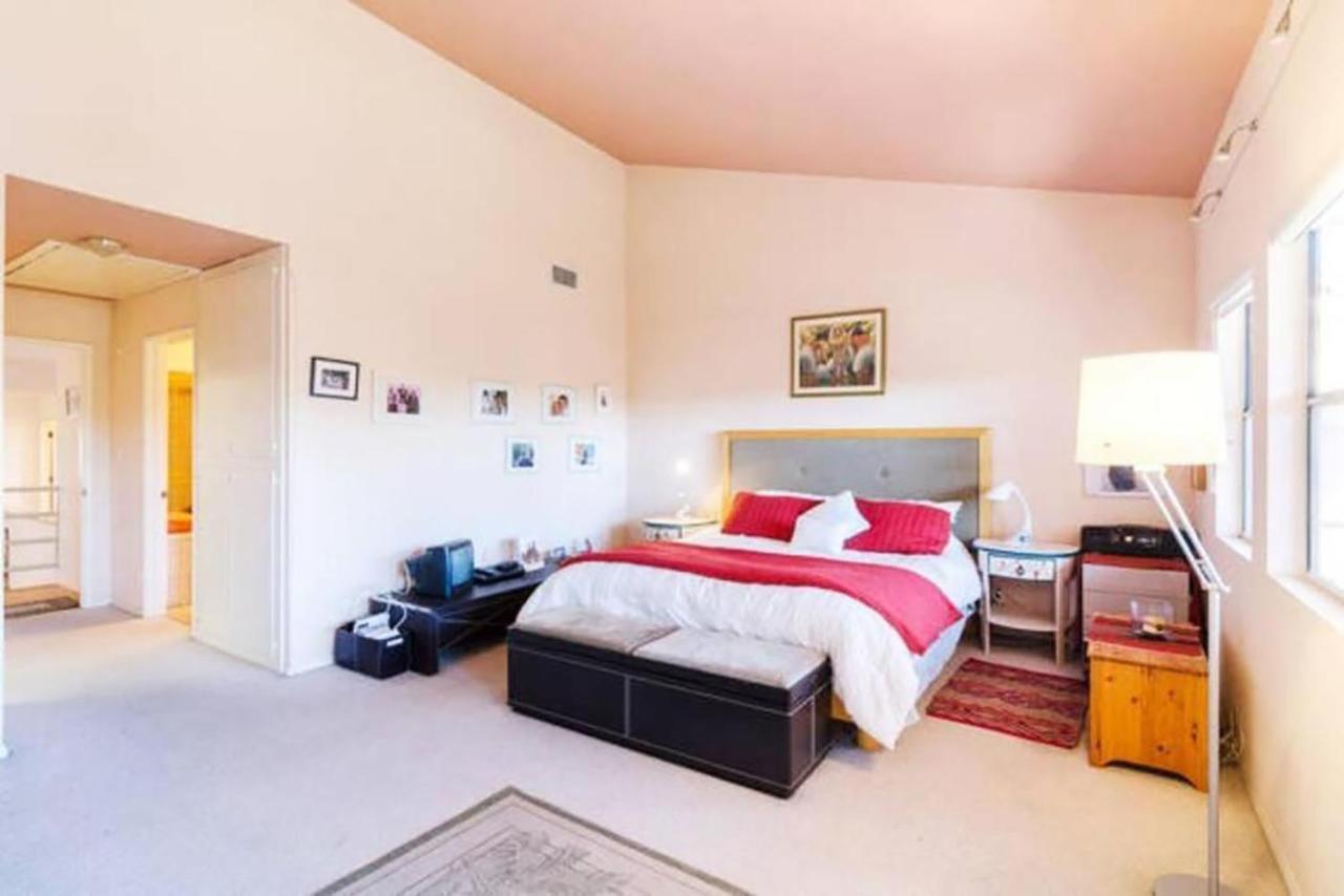  | Villa 3 bedrooms on Venice Beach Canal.