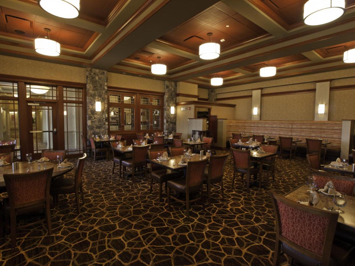 | 1000 Islands Harbor Hotel