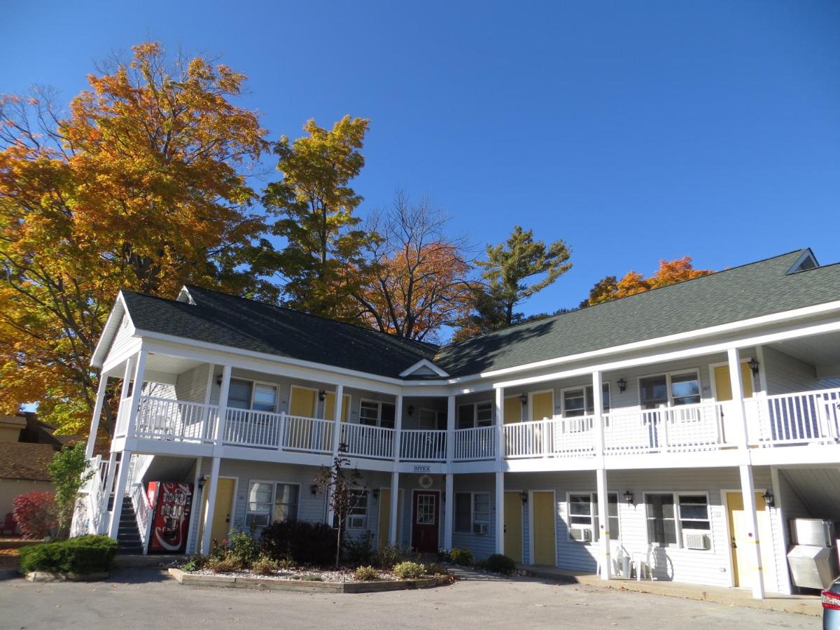 | Empire Lakeshore Inn