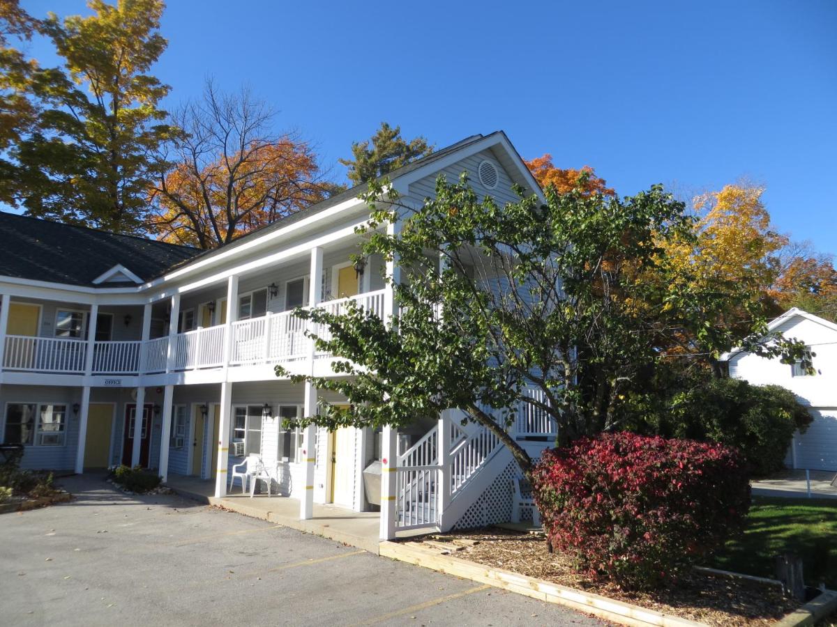 | Empire Lakeshore Inn