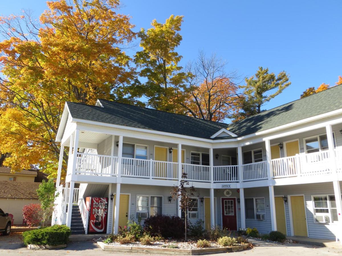 | Empire Lakeshore Inn
