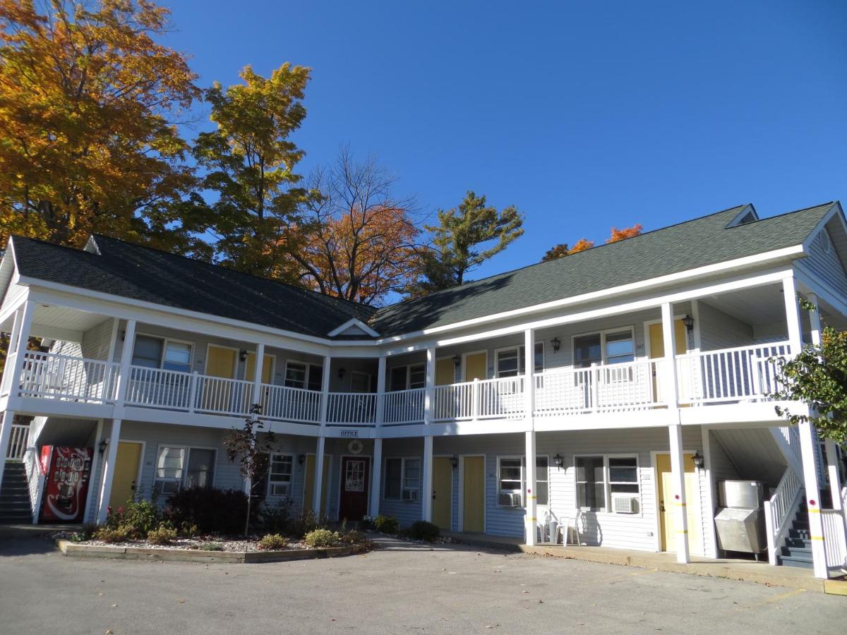  | Empire Lakeshore Inn