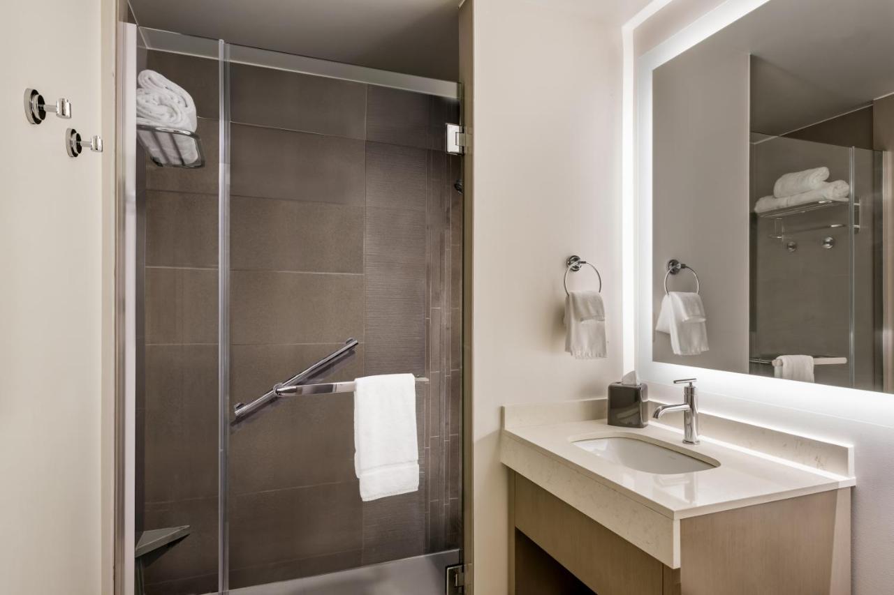 King Room at Hyatt House Rochester/Mayo Clinic Area