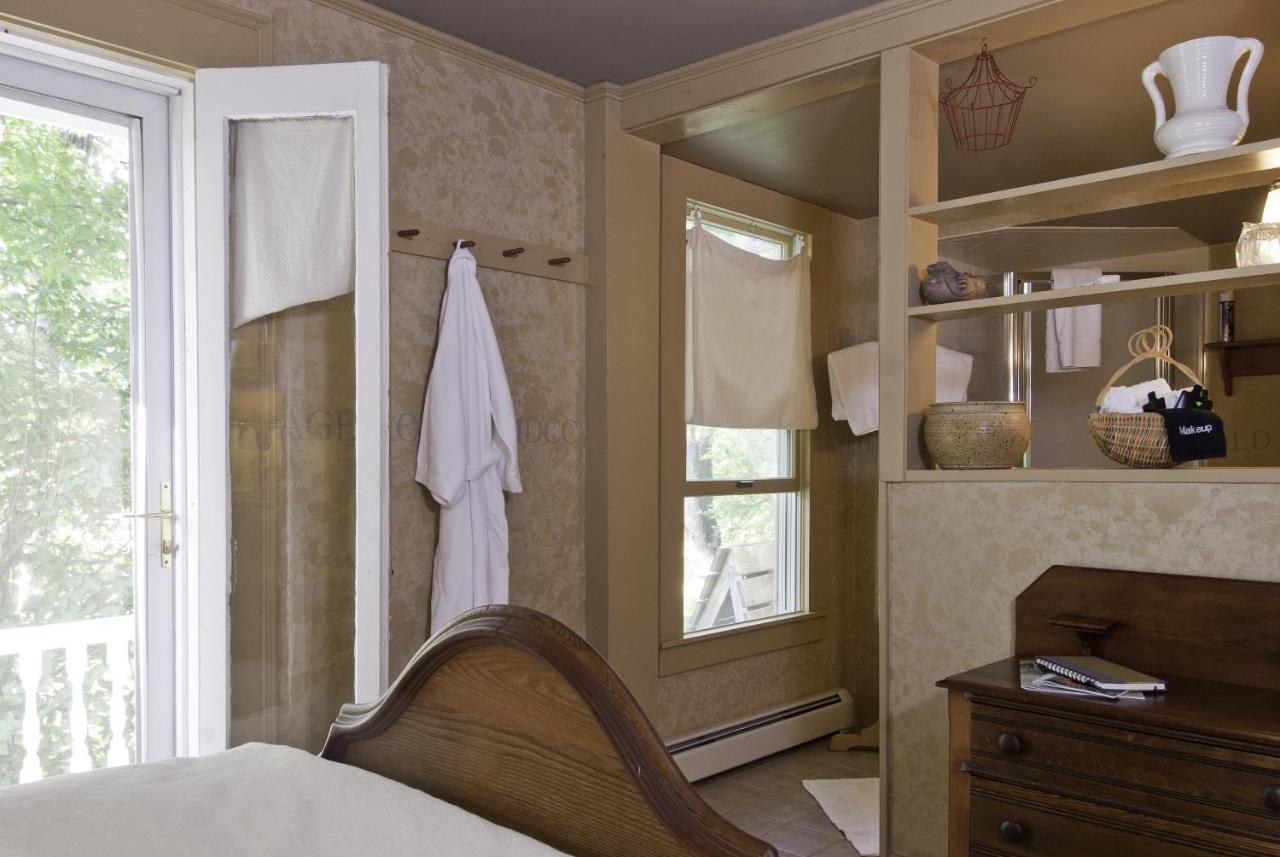 | Golden Stage Inn