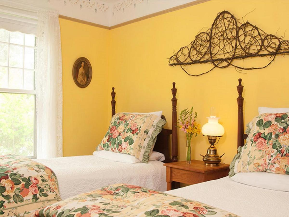 | Golden Stage Inn