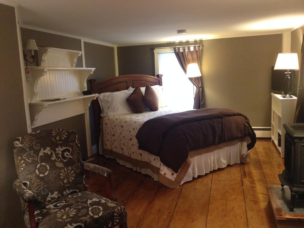 | Golden Stage Inn