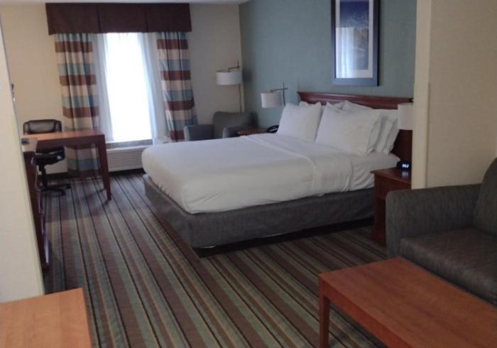 Standard Single Room at White Pine Lodge