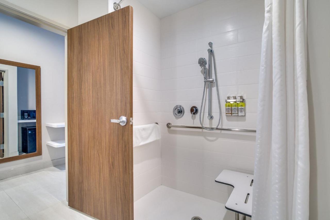 King Room - Hearing Accessible - Roll-in Shower at Holiday Inn Express & Suites Denton South by IHG