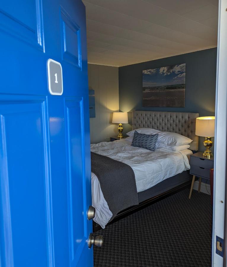 | Huron Inn