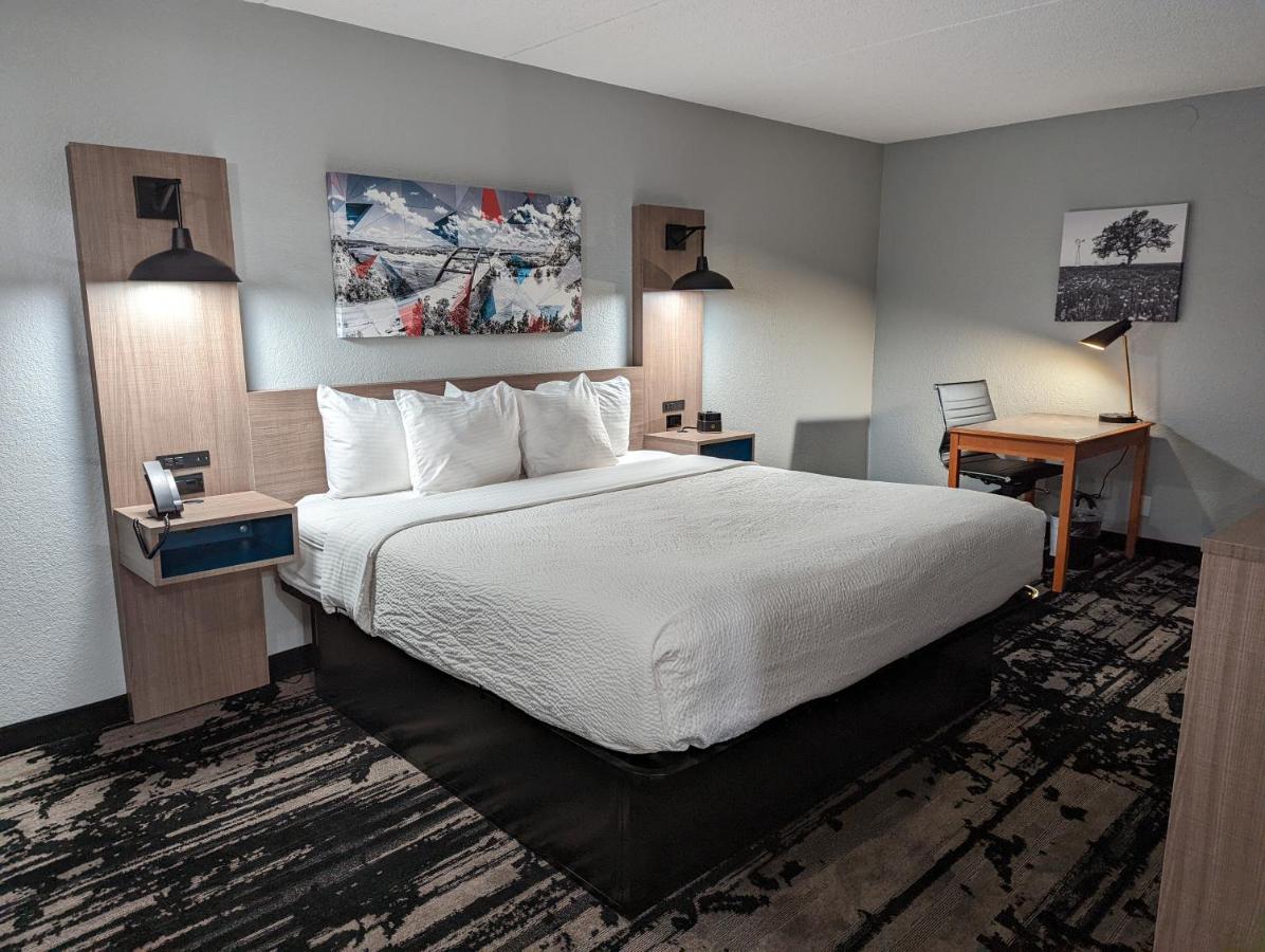 King Suite with Kitchenette - Non-Smoking at La Quinta Inn by Wyndham Temple