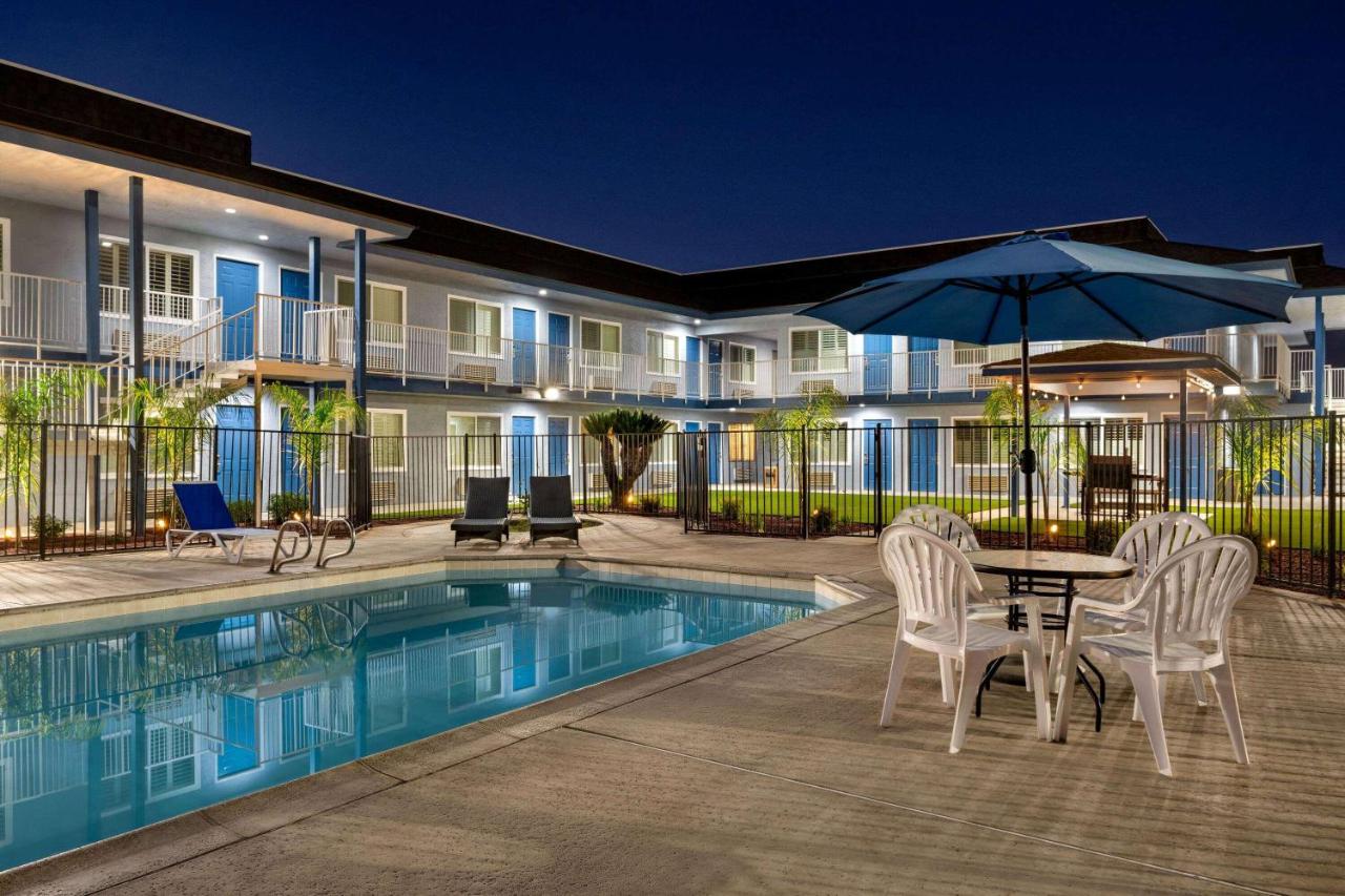  | Super 8 by Wyndham Lindsay Olive Tree