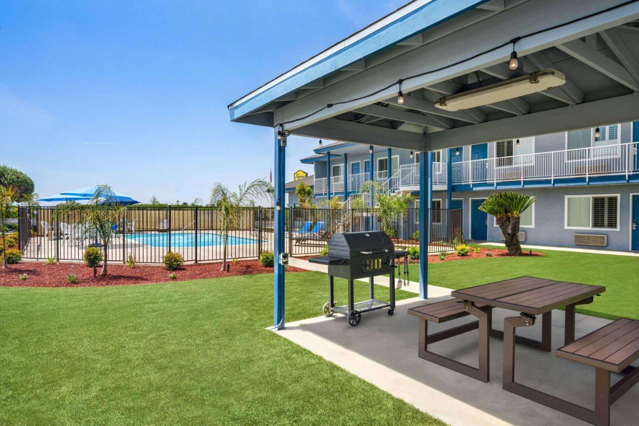 | Super 8 by Wyndham Lindsay Olive Tree