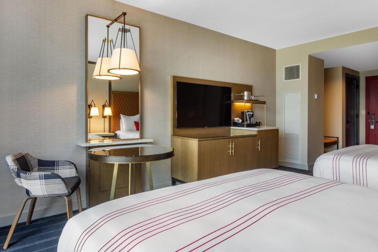 Deluxe Queen Room at Omni Hotel At The Battery Atlanta
