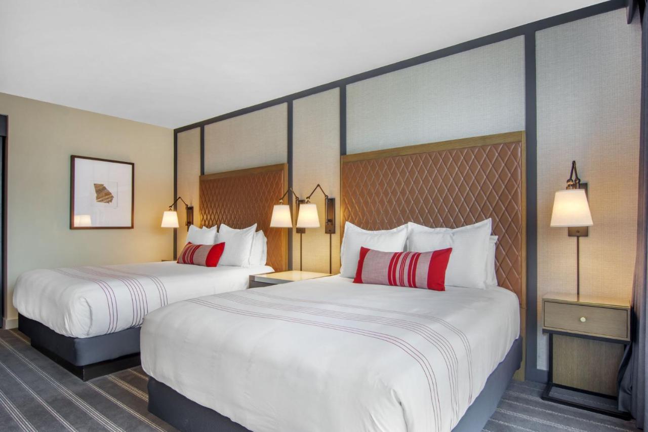 Deluxe Queen Room at Omni Hotel At The Battery Atlanta