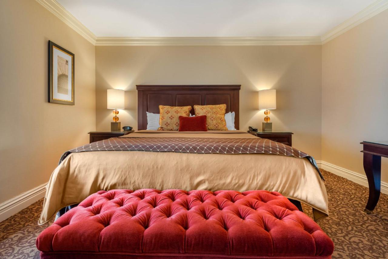 Deluxe Room - One King Bed at Omni William Penn Hotel